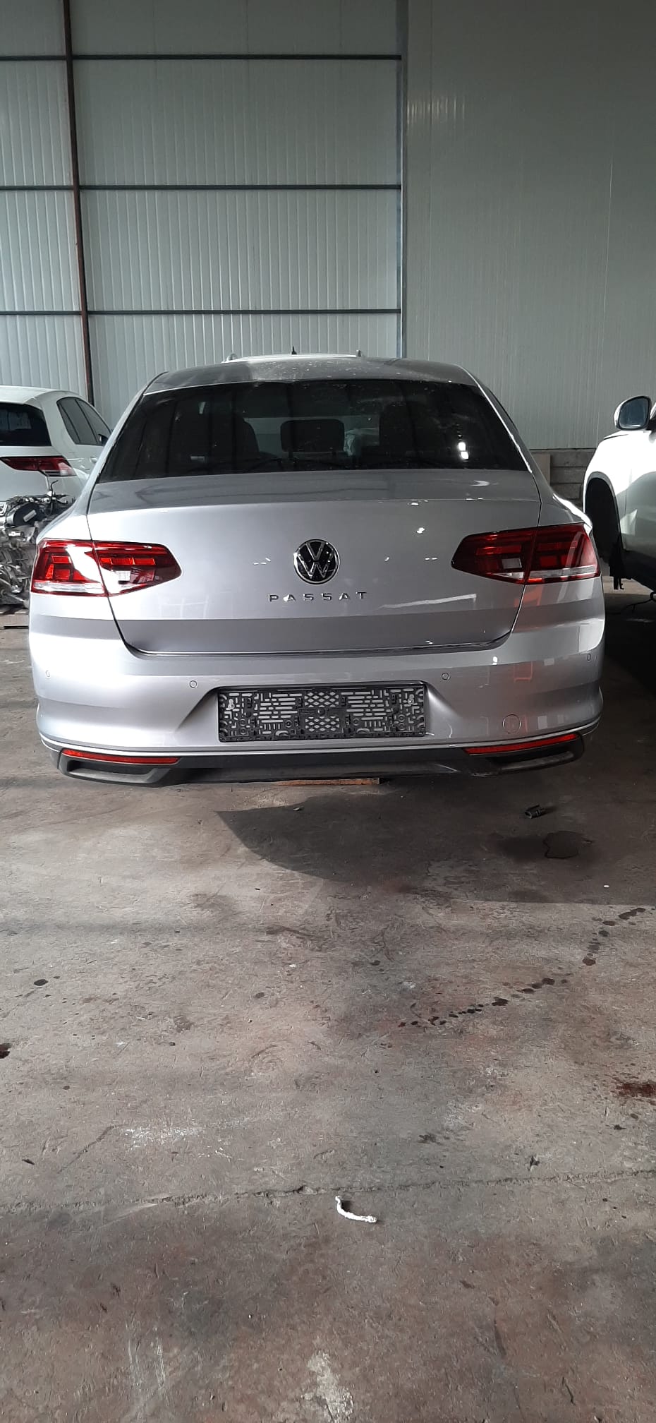 PASSAT 2021 1.6 TDİ  ARKA BAGAJ KAPAĞI (3G5827025A)